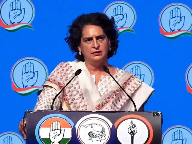 रुपया डॉलर के मुकाबले 90 का आंकड़ा पार, प्रियंका गांधी ने BJP पर जमकर निशाना साधा